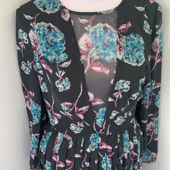 Kimchi Blue Hydrangea long Sleeve dress - Picture 3 of 5